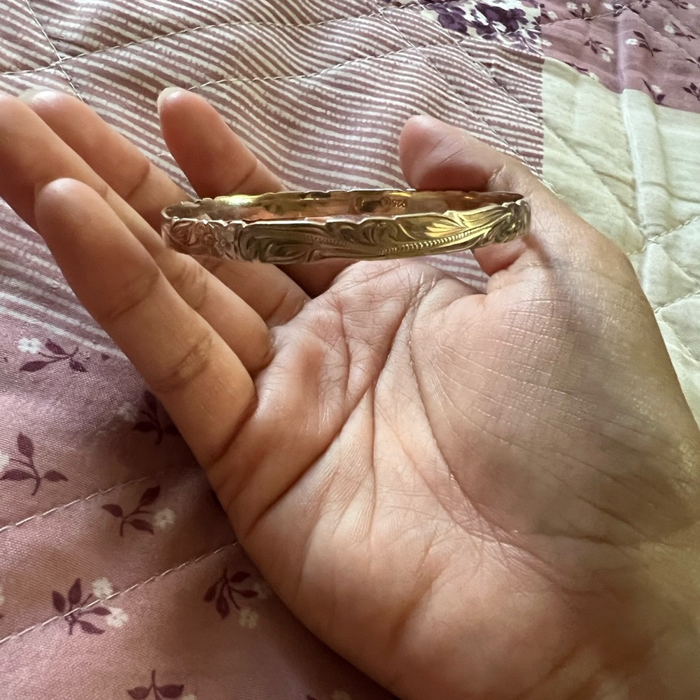 Elegant Gold Bangle Bracelet